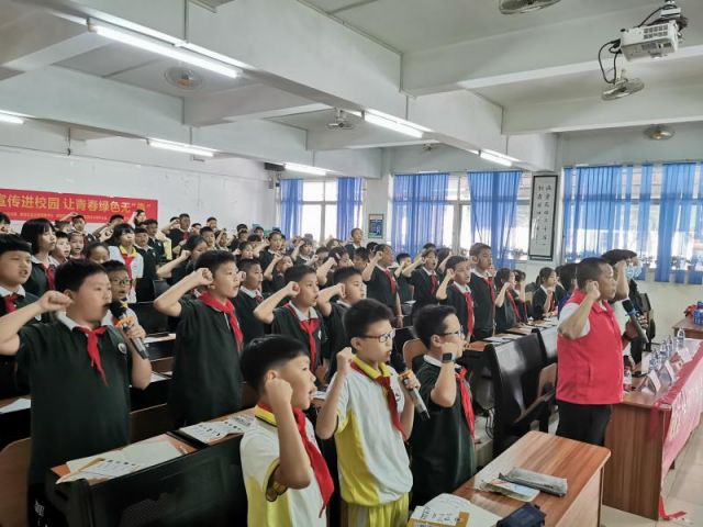 禁毒宣傳進(jìn)校園，讓青春綠色無毒 (2).jpg