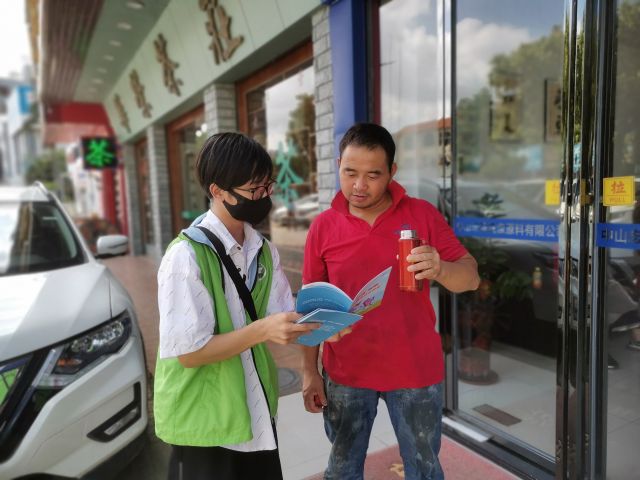 三鄉(xiāng)鎮(zhèn)開展“禁毒宣傳入商鋪，全民健康我守護(hù)”親子禁毒宣傳活動圖片4.jpg
