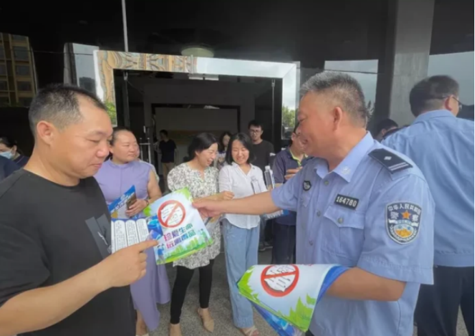 禁毒宣傳進(jìn)企業(yè)，攜手共筑防毒墻349.png